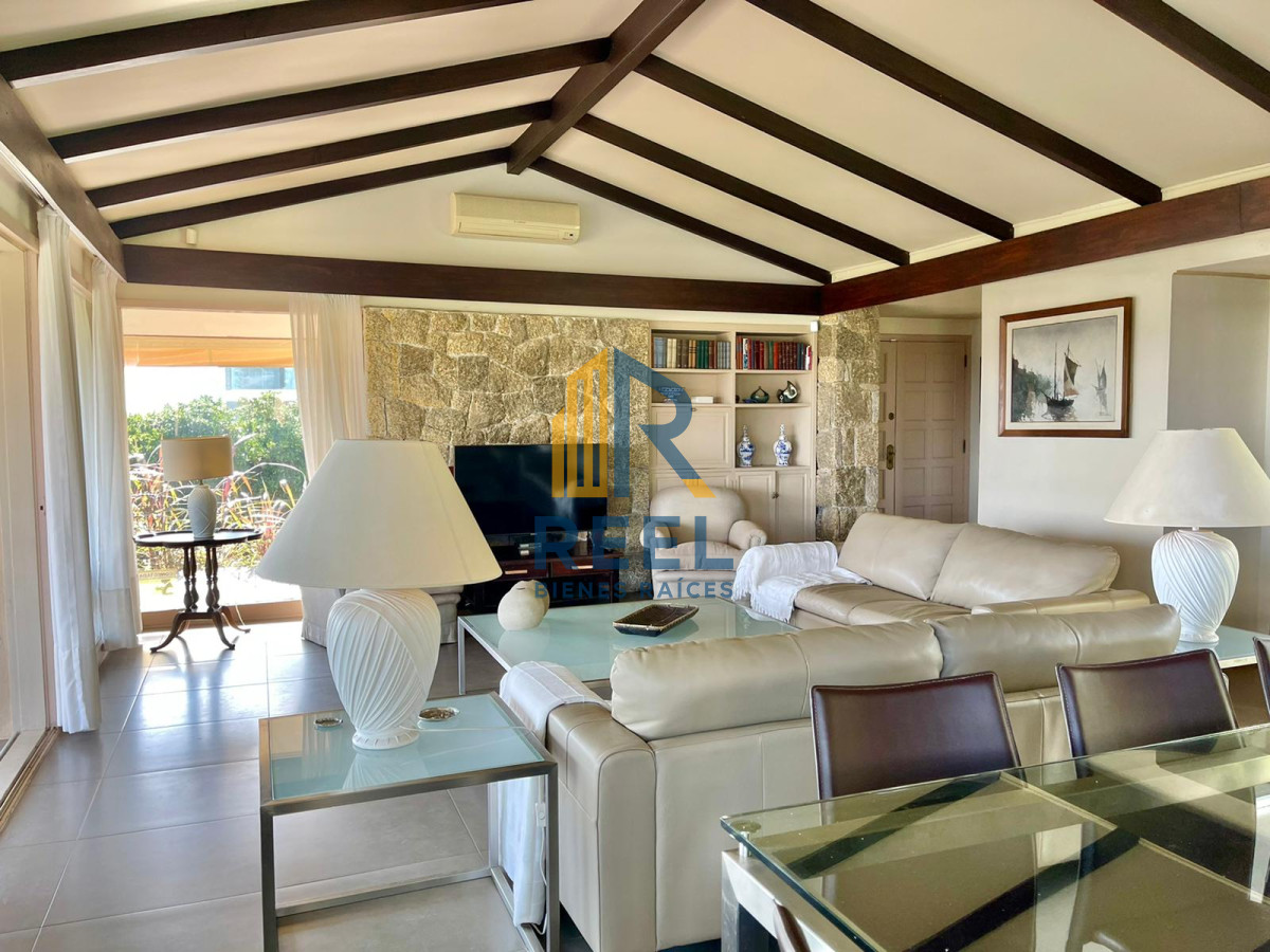 Casa ID.39 - Casa Premium de 4 Dormitorios Frente a Playa Mansa - Punta del Este