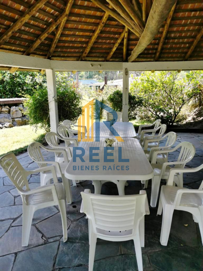 Casa ID.74 - Alquiler Anual, Casa de 4 Dormitorios, Parrillero y Piscina a pocos metros del Mar, Playa Mansa