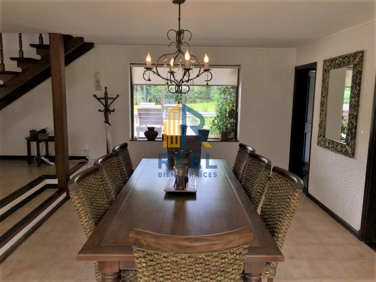Casa ID.55 - Chalet de 5 Dormitorios y Piscina Climatizada en Punta del Este