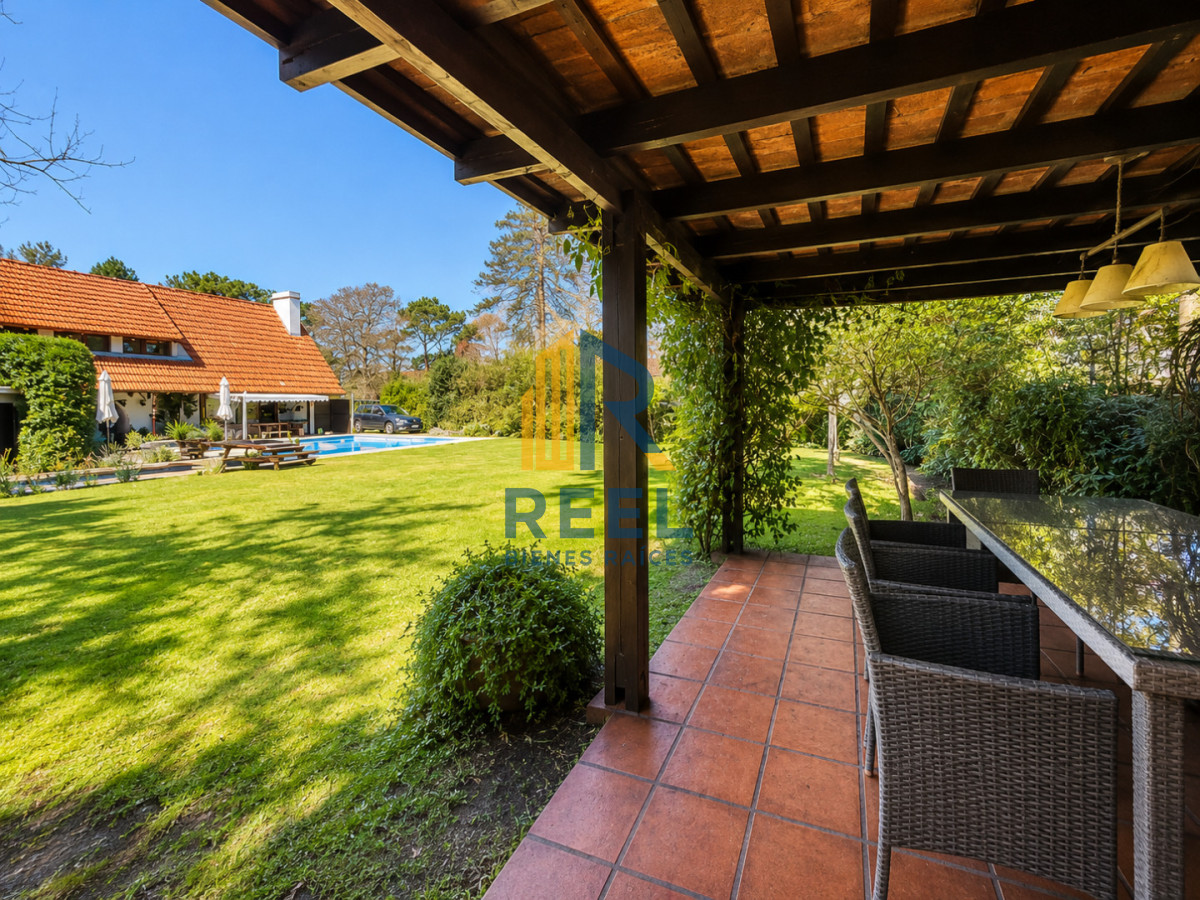Casa ID.55 - Chalet de 5 Dormitorios y Piscina Climatizada en Punta del Este