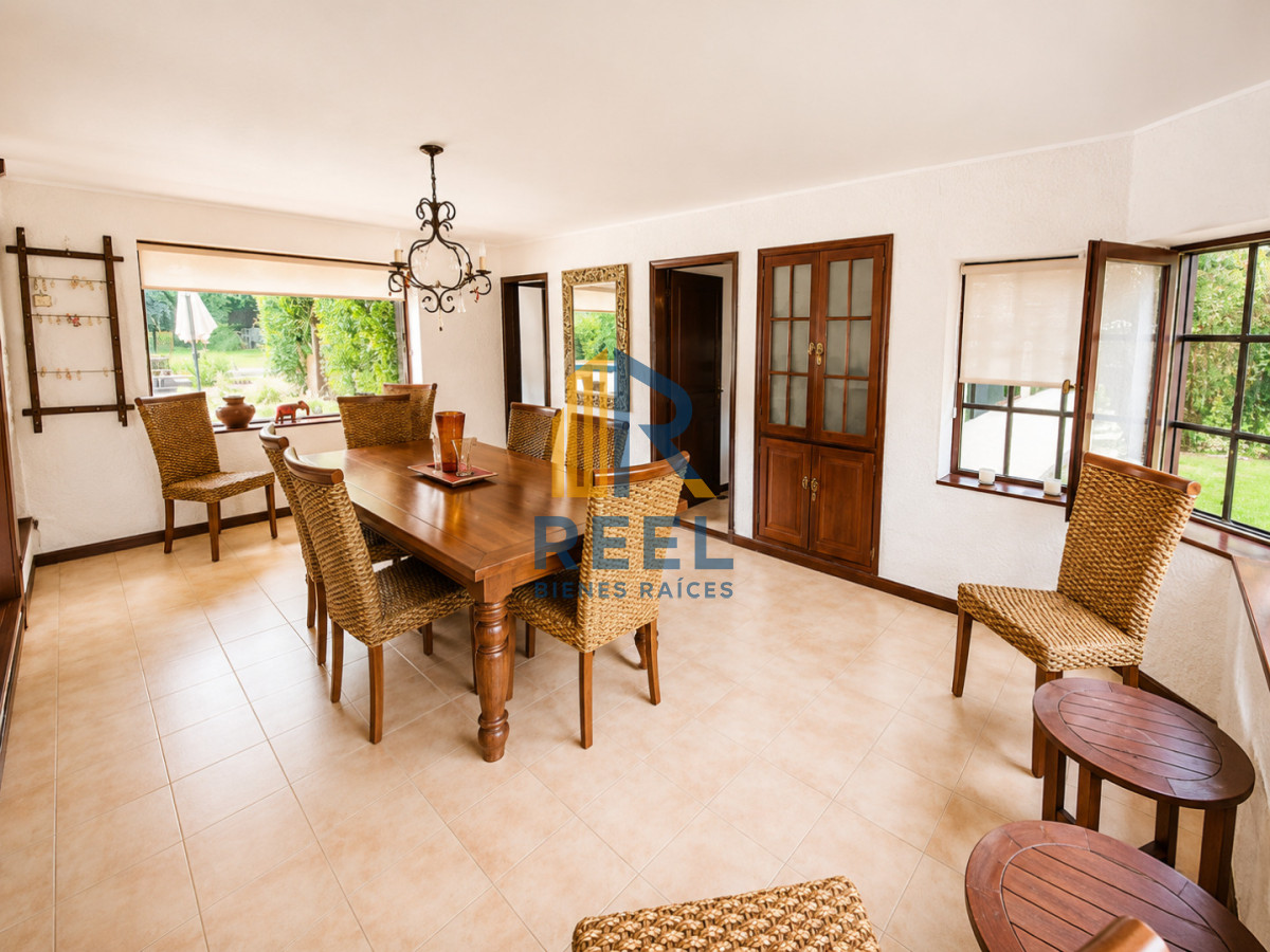 Casa ID.55 - Chalet de 5 Dormitorios y Piscina Climatizada en Punta del Este