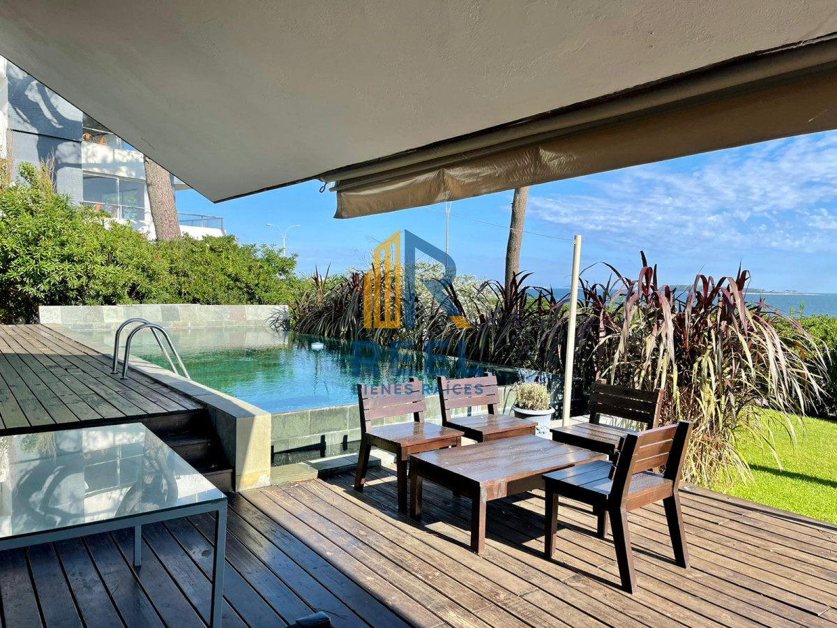 Casa ID.39 - Casa Premium de 4 Dormitorios Frente a Playa Mansa - Punta del Este