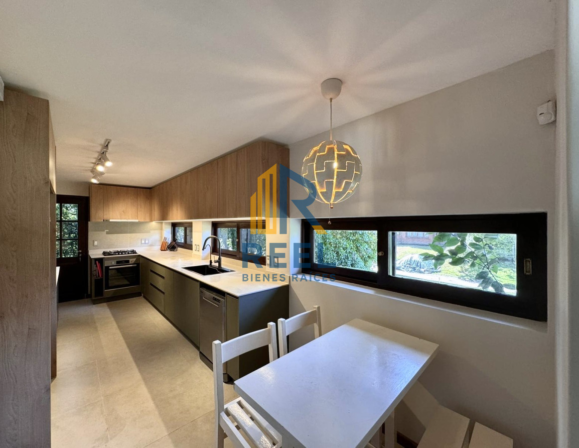 Casa ID.55 - Chalet de 5 Dormitorios y Piscina Climatizada en Punta del Este