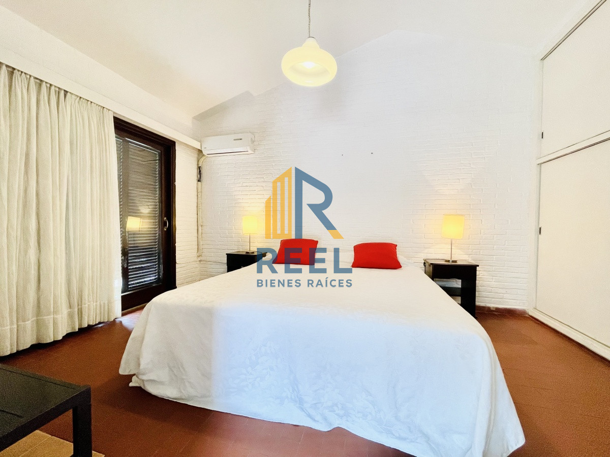 Casa ID.74 - Alquiler Anual, Casa de 4 Dormitorios, Parrillero y Piscina a pocos metros del Mar, Playa Mansa