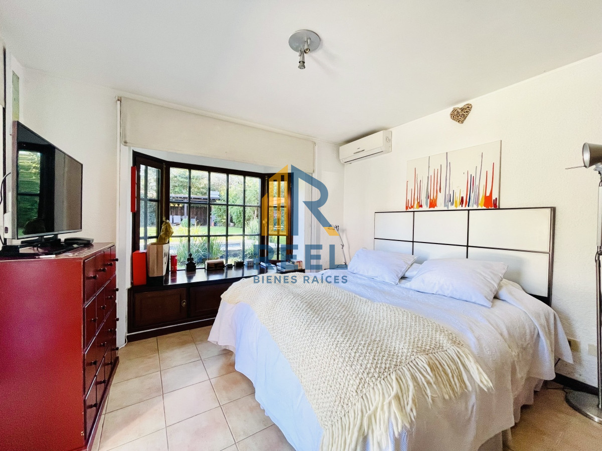 Casa ID.55 - Chalet de 5 Dormitorios y Piscina Climatizada en Punta del Este