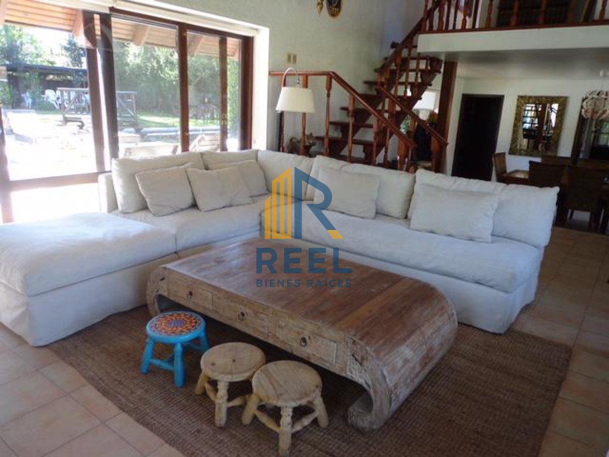 Casa ID.55 - Chalet de 5 Dormitorios y Piscina Climatizada en Punta del Este