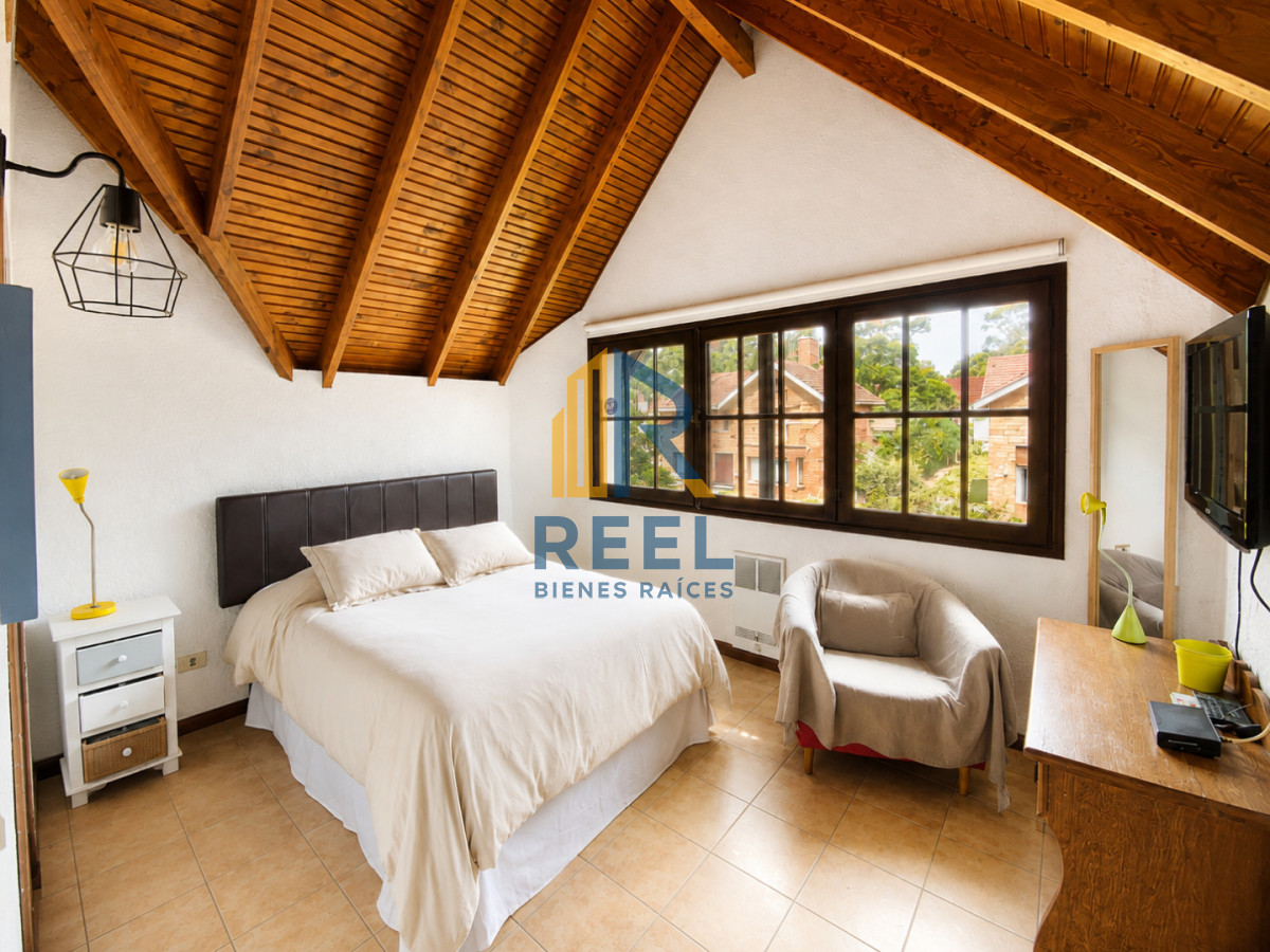 Casa ID.55 - Chalet de 5 Dormitorios y Piscina Climatizada en Punta del Este