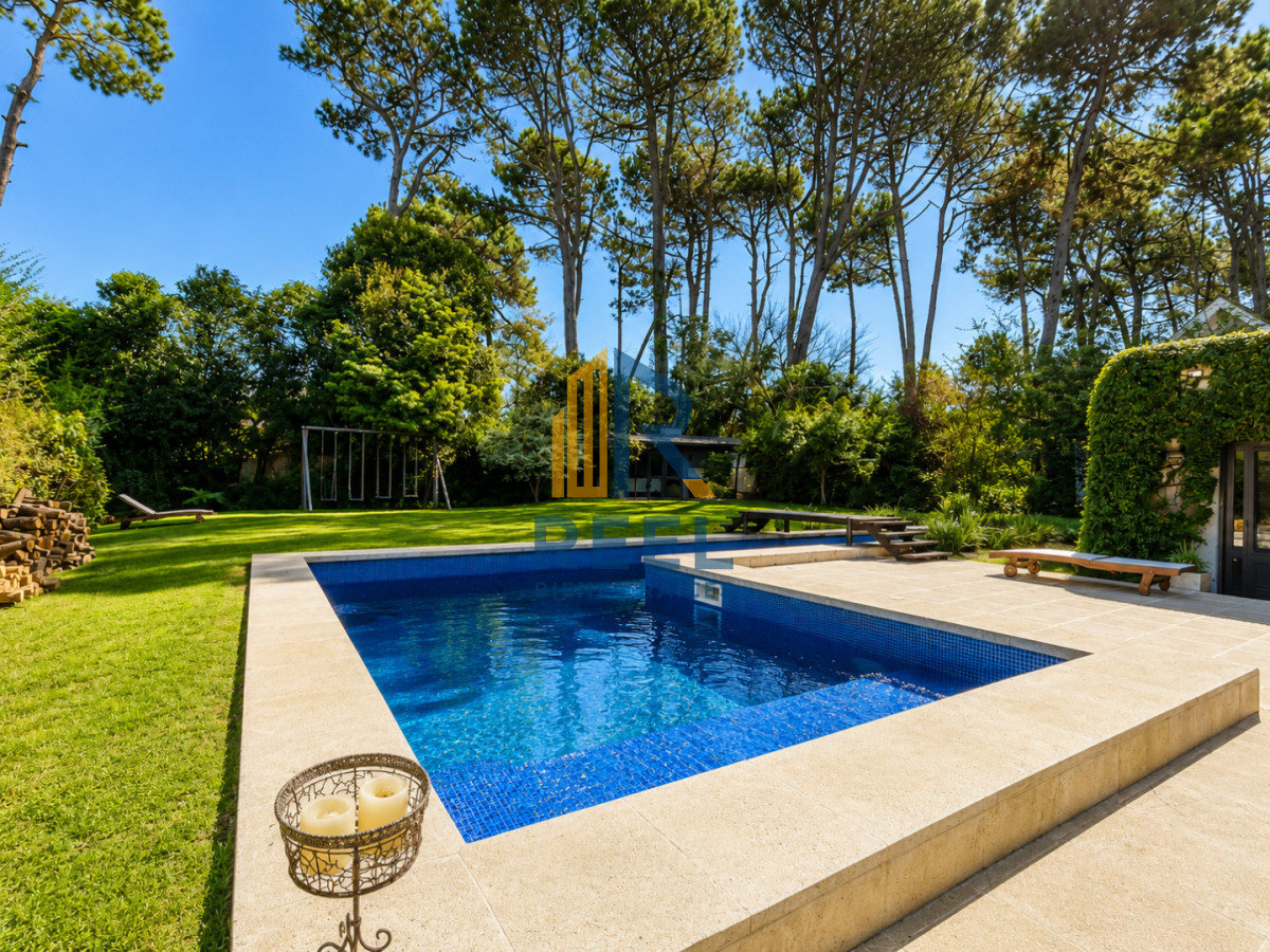 Casa ID.55 - Chalet de 5 Dormitorios y Piscina Climatizada en Punta del Este