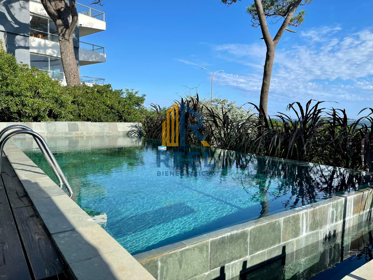 Casa ID.39 - Casa Premium de 4 Dormitorios Frente a Playa Mansa - Punta del Este