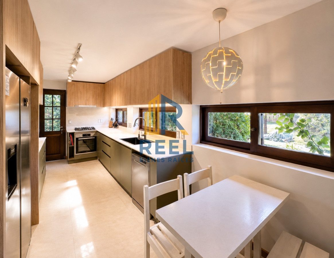 Casa ID.55 - Chalet de 5 Dormitorios y Piscina Climatizada en Punta del Este