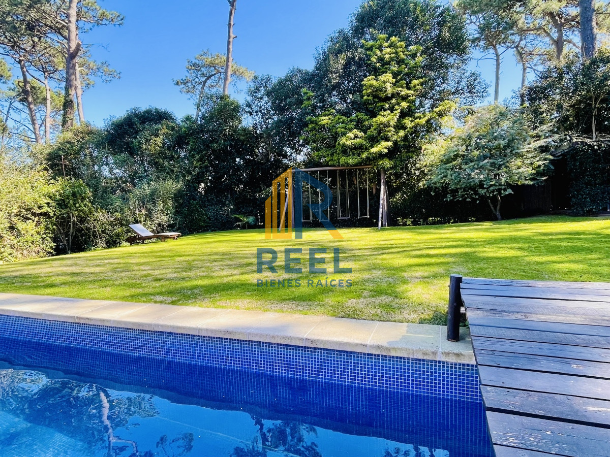 Casa ID.55 - Chalet de 5 Dormitorios y Piscina Climatizada en Punta del Este
