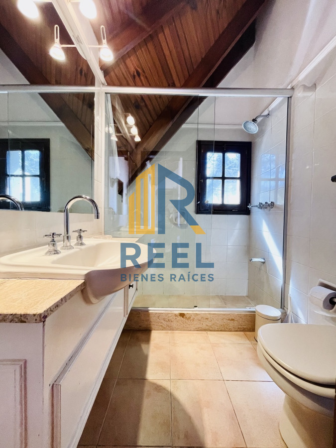 Casa ID.55 - Chalet de 5 Dormitorios y Piscina Climatizada en Punta del Este