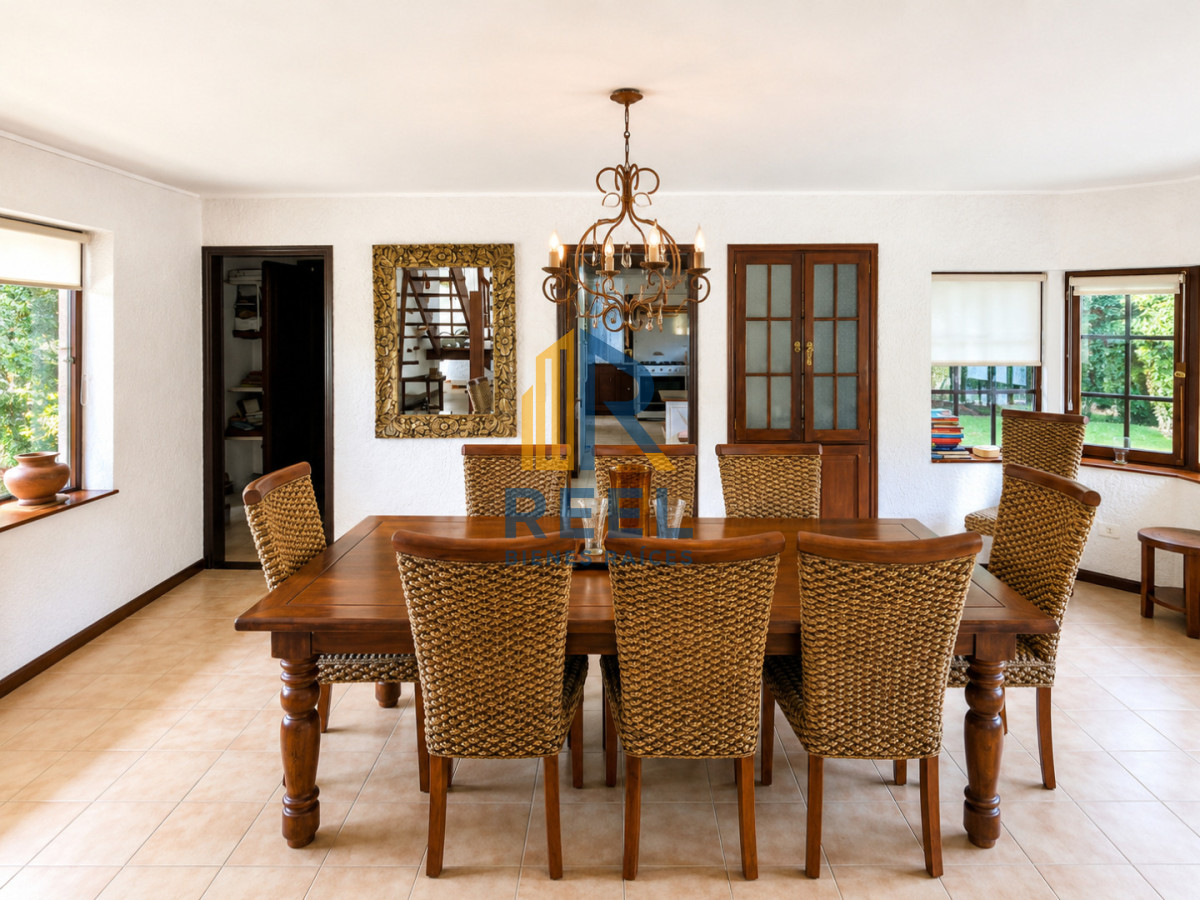 Casa ID.55 - Chalet de 5 Dormitorios y Piscina Climatizada en Punta del Este