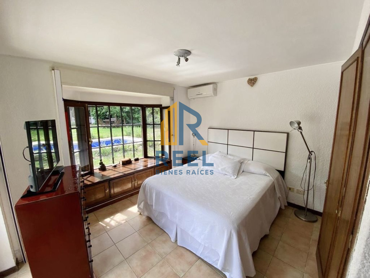 Casa ID.55 - Chalet de 5 Dormitorios y Piscina Climatizada en Punta del Este