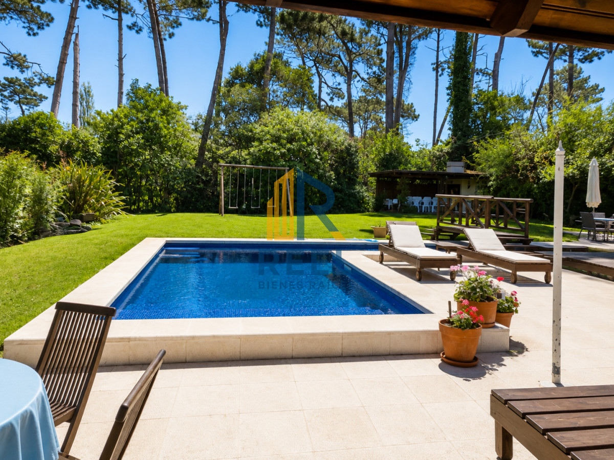 Casa ID.55 - Chalet de 5 Dormitorios y Piscina Climatizada en Punta del Este