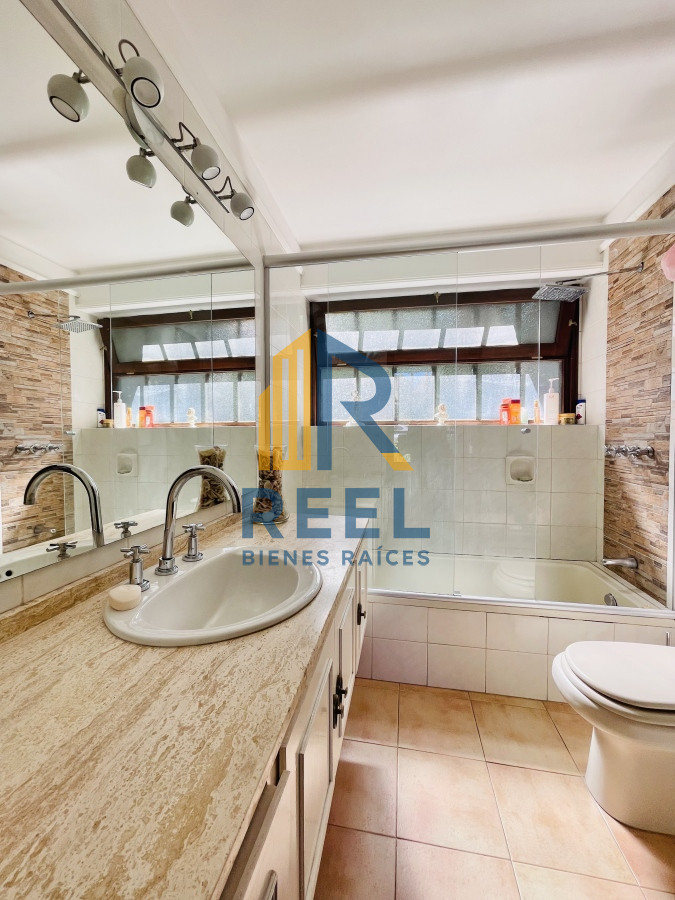 Casa ID.55 - Chalet de 5 Dormitorios y Piscina Climatizada en Punta del Este
