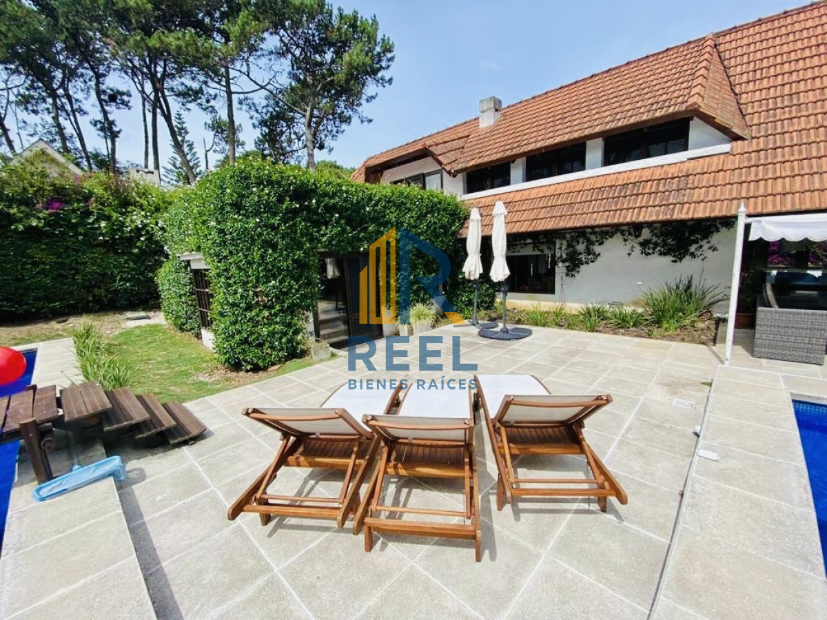Casa ID.55 - Chalet de 5 Dormitorios y Piscina Climatizada en Punta del Este