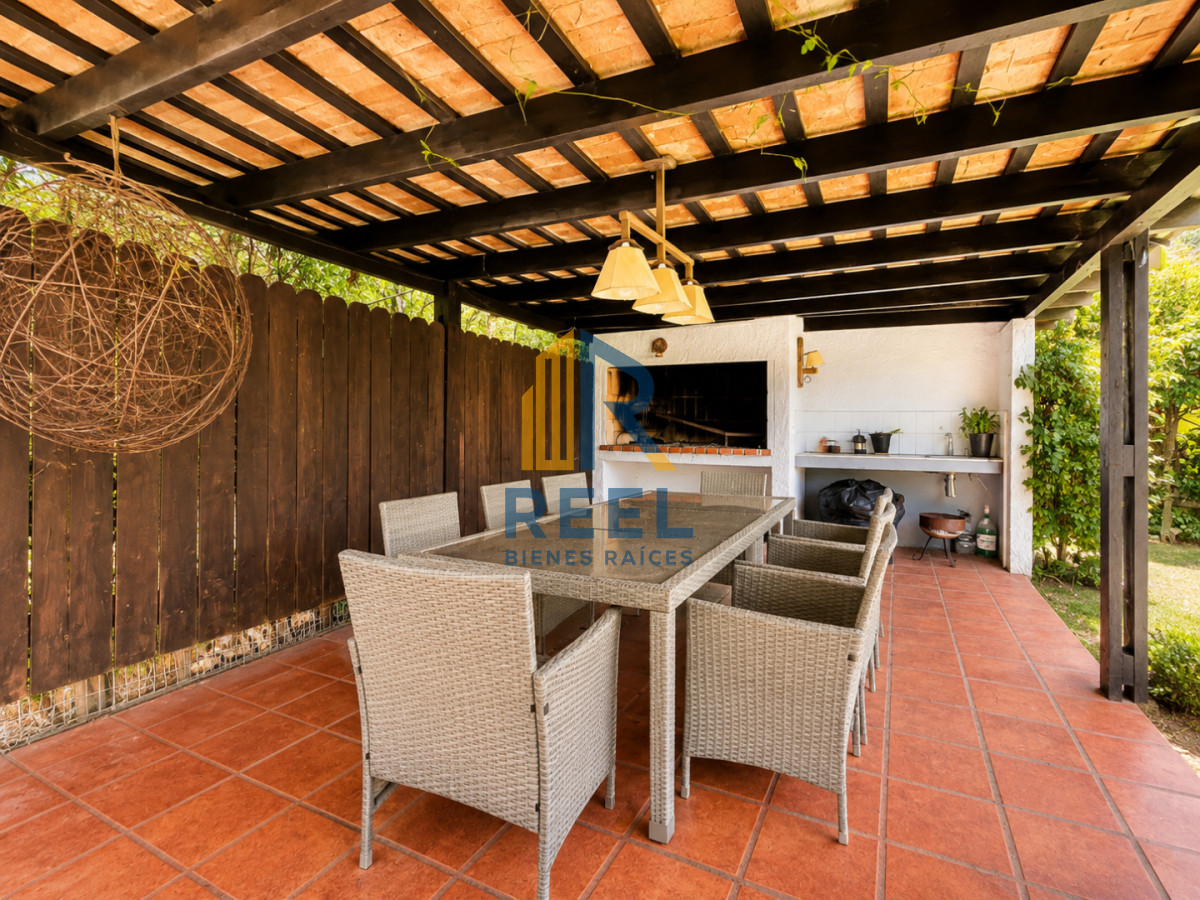 Casa ID.55 - Chalet de 5 Dormitorios y Piscina Climatizada en Punta del Este