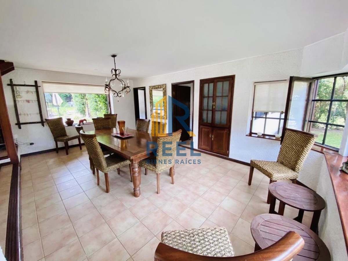 Casa ID.55 - Chalet de 5 Dormitorios y Piscina Climatizada en Punta del Este
