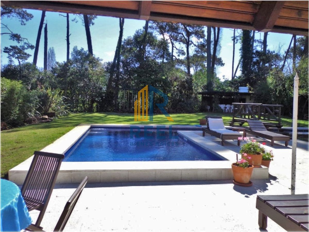 Casa ID.55 - Chalet de 5 Dormitorios y Piscina Climatizada en Punta del Este