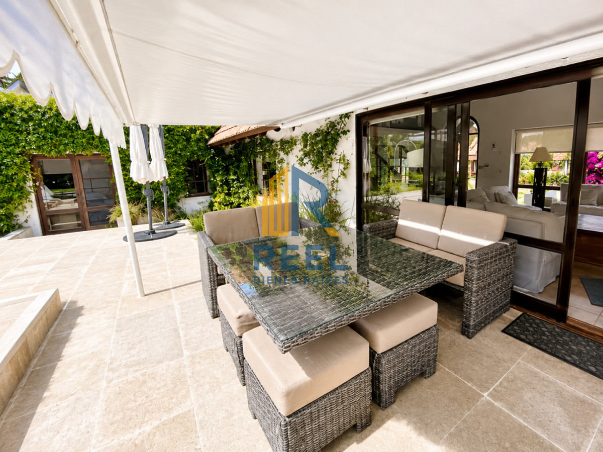 Casa ID.55 - Chalet de 5 Dormitorios y Piscina Climatizada en Punta del Este