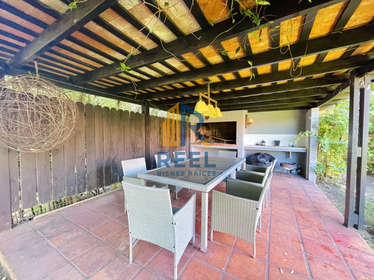 Casa ID.55 - Chalet de 5 Dormitorios y Piscina Climatizada en Punta del Este