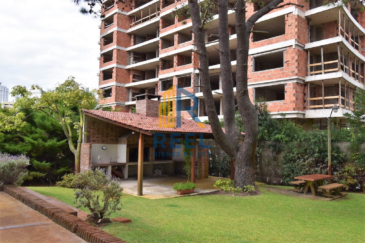 Apartamento ID.13 - Apartamento de 2 Dormitorios en Aidy Grill a Pocos Metros de Playa Brava - Venta