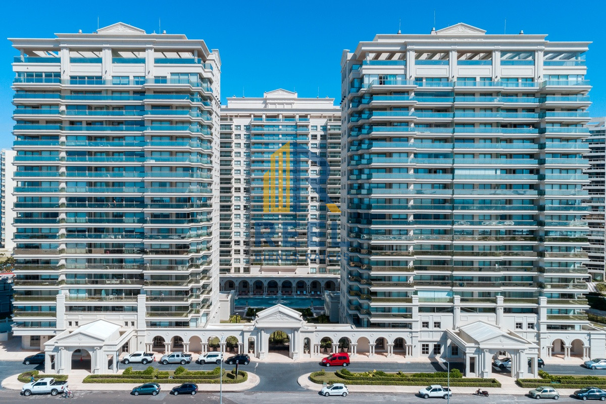 Apartamento ID.79 - Apartamento de 3 Dormitorios en Imperiale, Frente al Mar  - Oportunidad en Venta