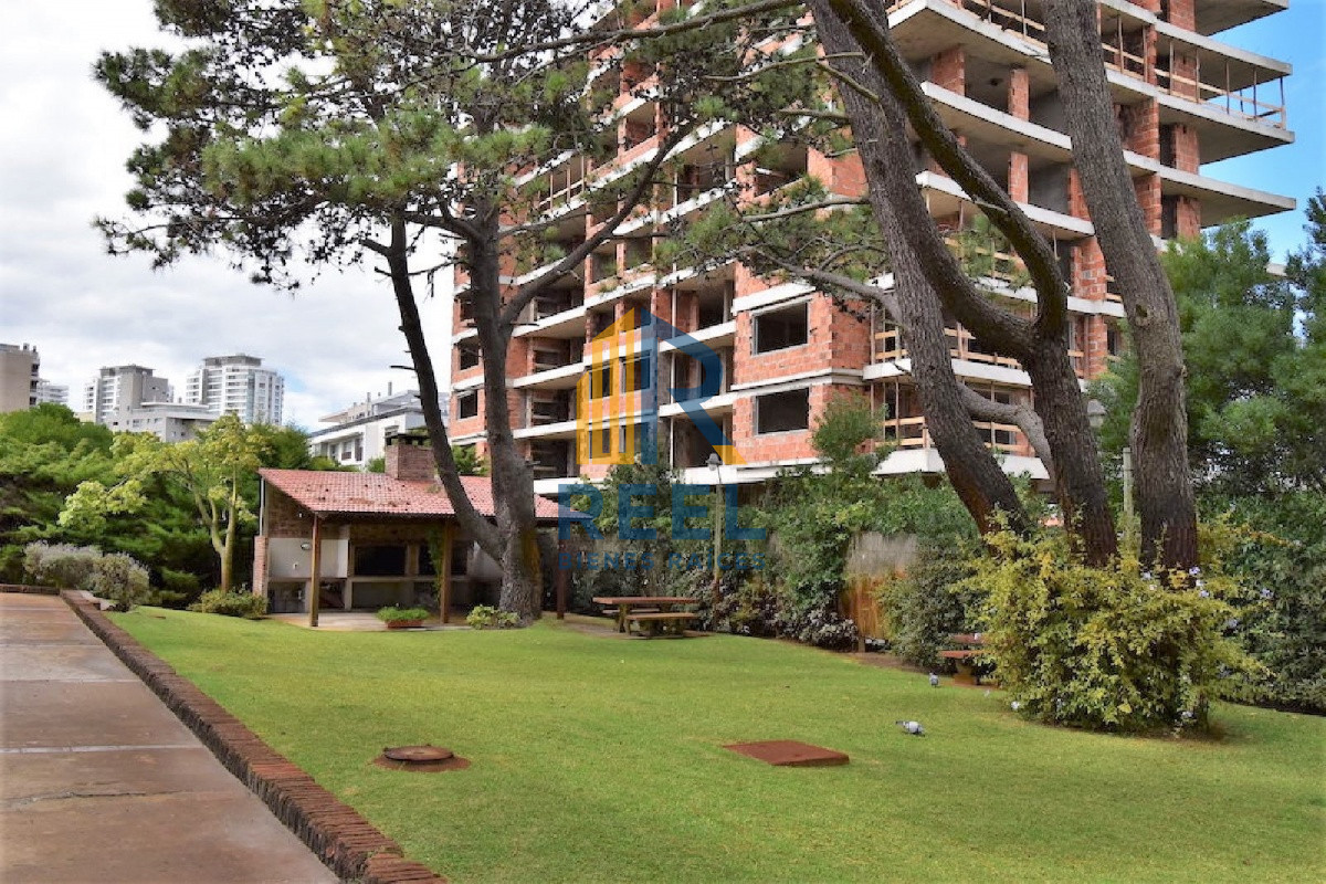 Apartamento ID.13 - Apartamento de 2 Dormitorios en Aidy Grill a Pocos Metros de Playa Brava - Venta