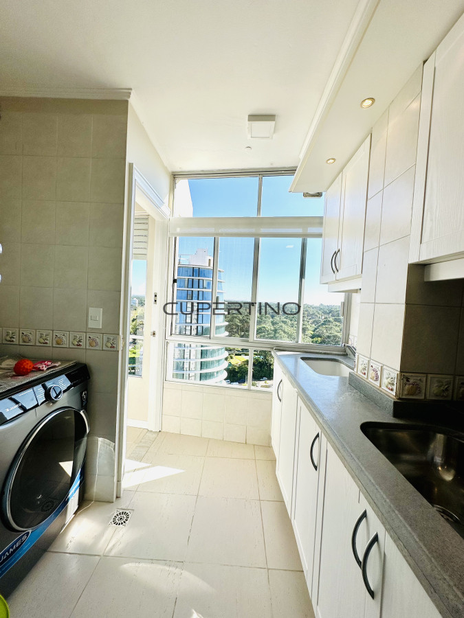 Apartamento ID.2524 - Venta de magnífico apartamento de 3 dormitorios más dependencia en Roosevelt, Punta del Este
