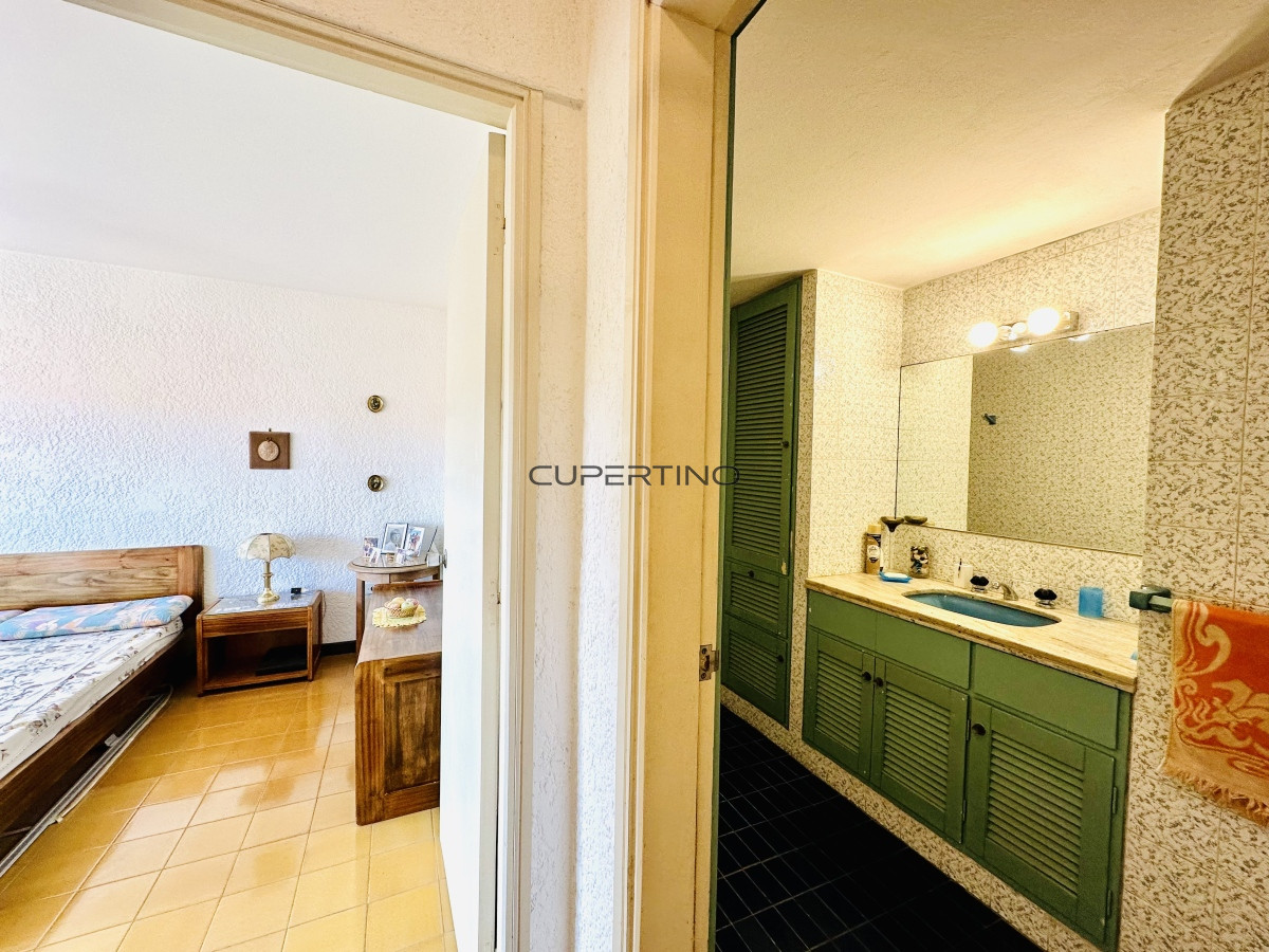 Apartamento ID.181 - Venta de apartamento sobre primera fila de Mar en Playa Mansa. tres dormitorios