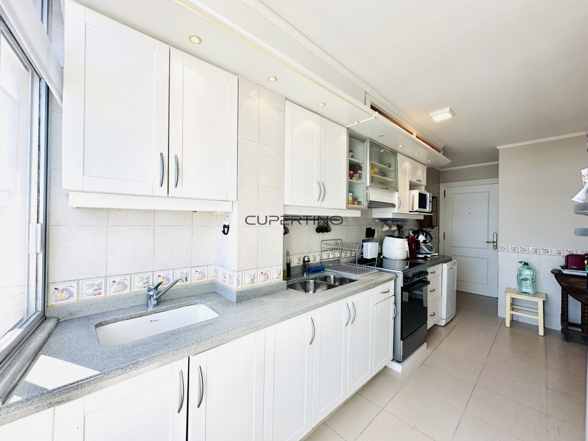 Apartamento ID.2524 - Venta de magnífico apartamento de 3 dormitorios más dependencia en Roosevelt, Punta del Este