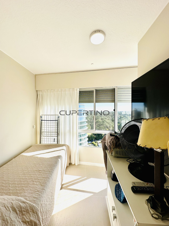 Apartamento ID.2524 - Venta de magnífico apartamento de 3 dormitorios más dependencia en Roosevelt, Punta del Este