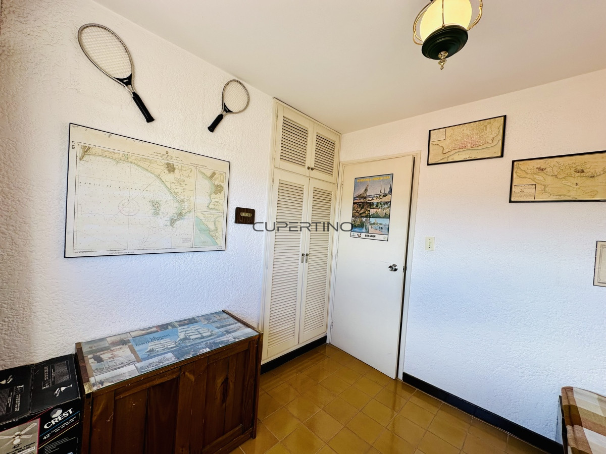 Apartamento ID.181 - Venta de apartamento sobre primera fila de Mar en Playa Mansa. tres dormitorios