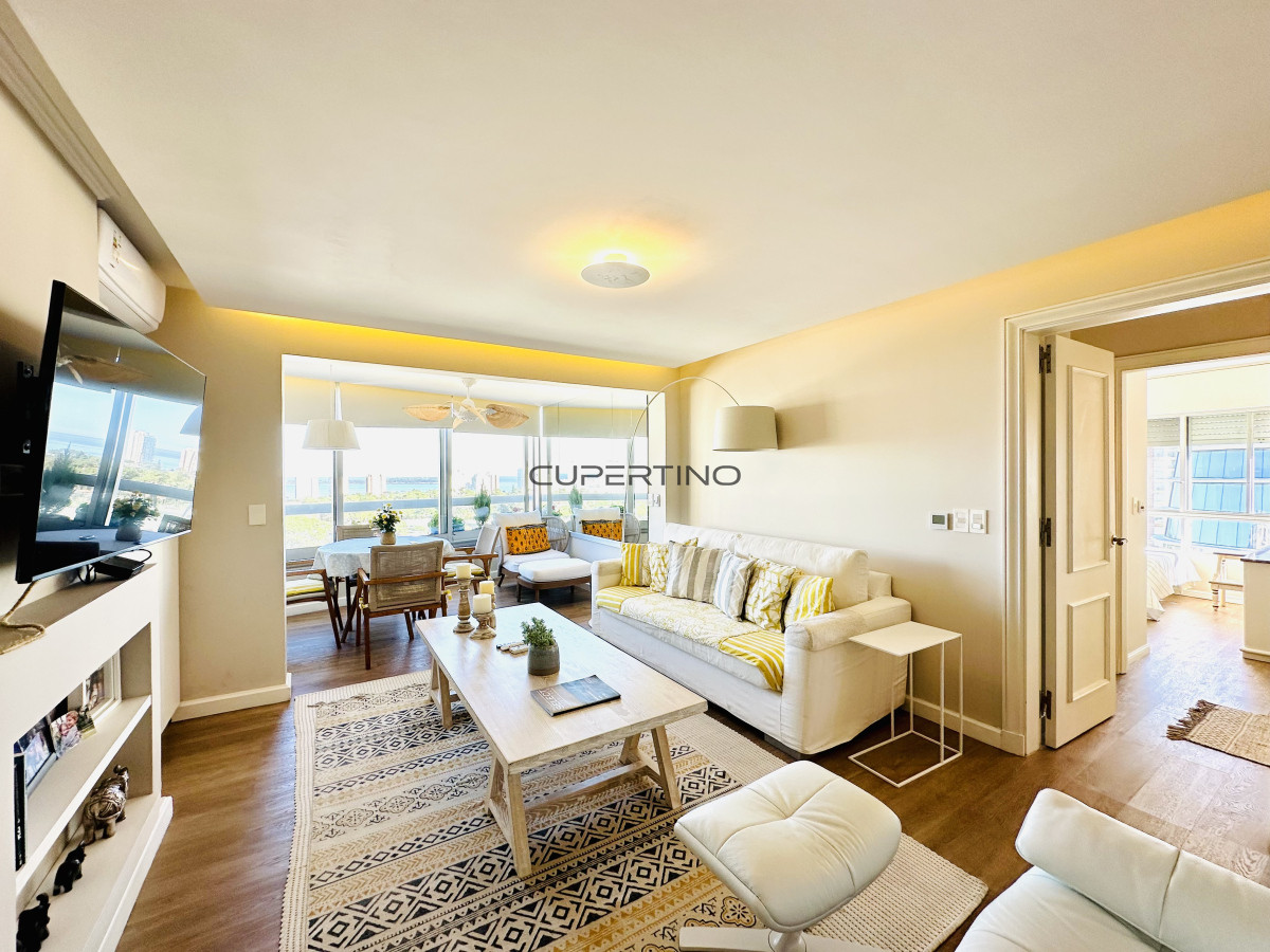 Apartamento ID.2524 - Venta de magnífico apartamento de 3 dormitorios más dependencia en Roosevelt, Punta del Este