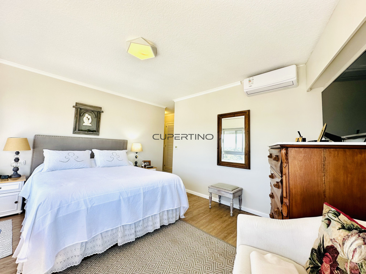 Apartamento ID.2524 - Venta de magnífico apartamento de 3 dormitorios más dependencia en Roosevelt, Punta del Este