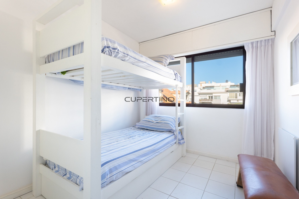 Apartamento ID.602 - Apartamento de 2 Dormitorios frente al Mar, en Venta, Península de Punta del Este
