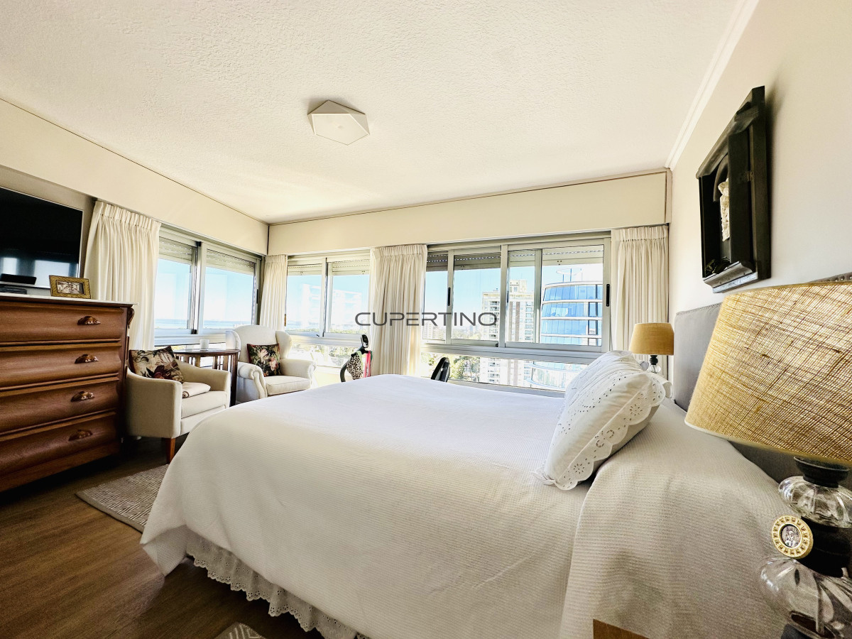 Apartamento ID.2524 - Venta de magnífico apartamento de 3 dormitorios más dependencia en Roosevelt, Punta del Este