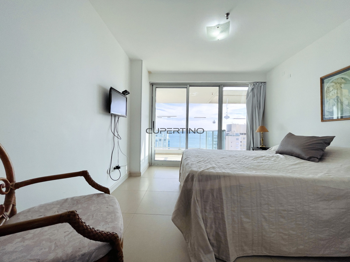 Apartamento ID.2319 - Apartamento de 2 Dormitorios, Vista al Mar y Parrillero en Playa Mansa, Venta