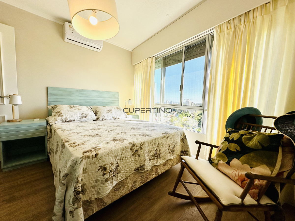 Apartamento ID.2524 - Venta de magnífico apartamento de 3 dormitorios más dependencia en Roosevelt, Punta del Este