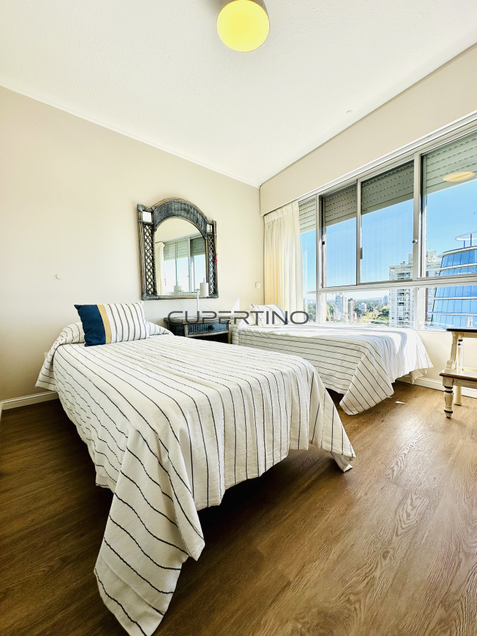 Apartamento ID.2524 - Venta de magnífico apartamento de 3 dormitorios más dependencia en Roosevelt, Punta del Este