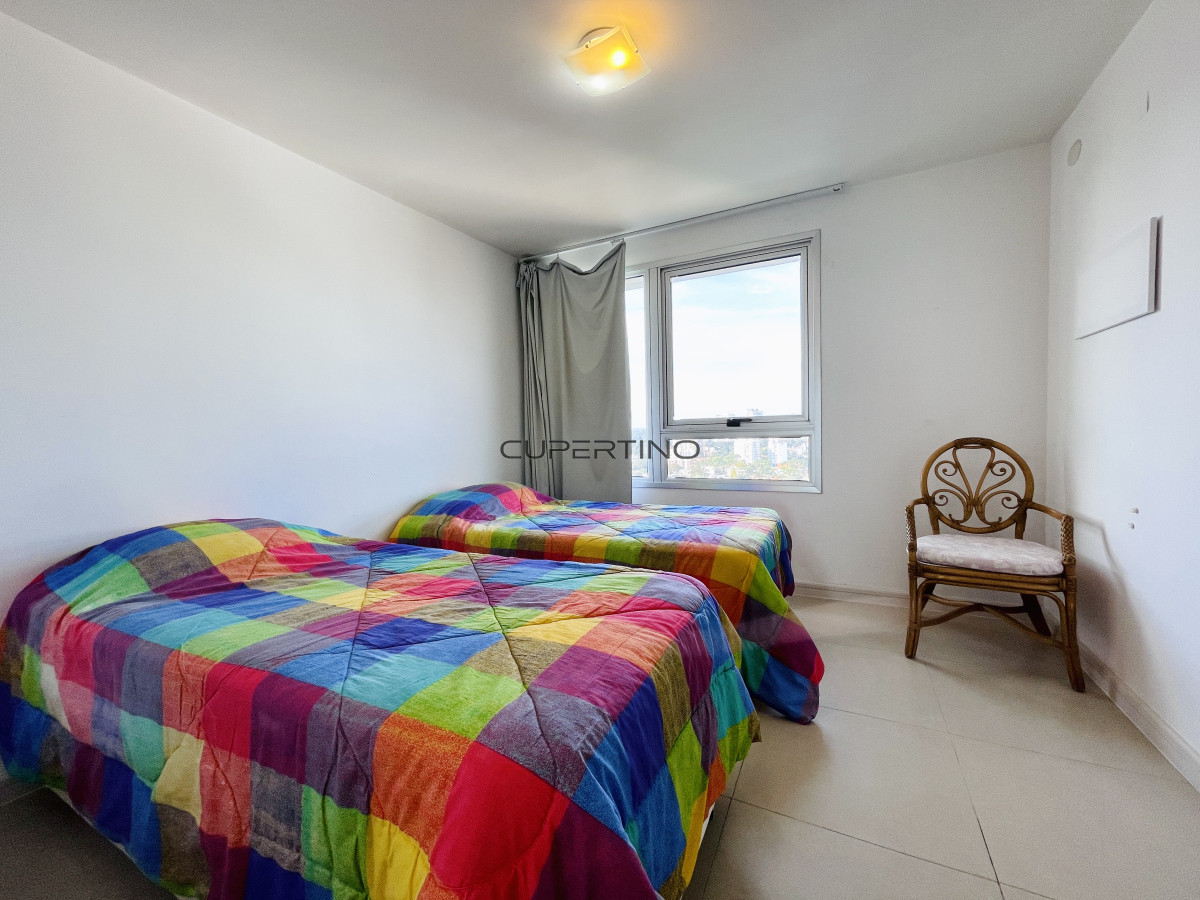 Apartamento ID.2319 - Apartamento de 2 Dormitorios, Vista al Mar y Parrillero en Playa Mansa, Venta