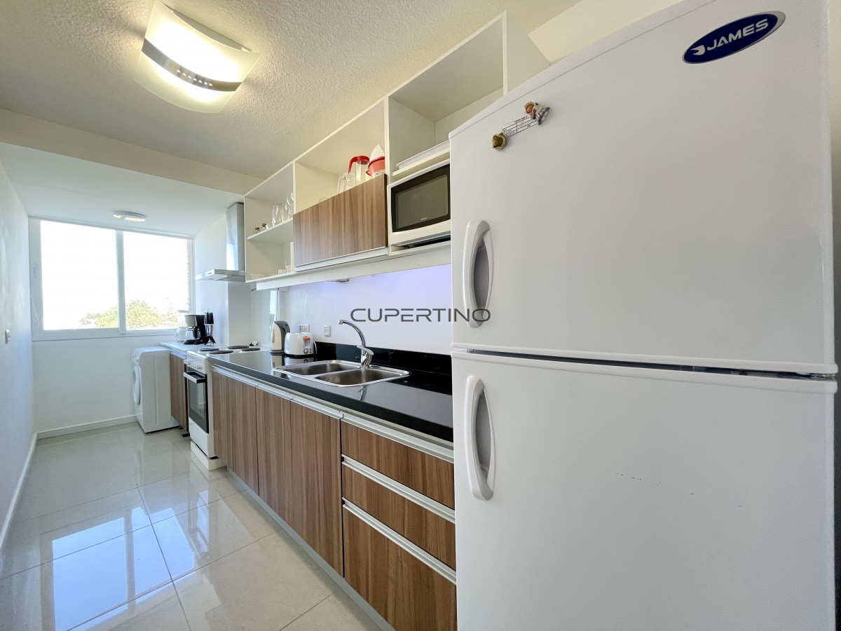 Apartamento ID.1803 - Venta y alquiler temporario de apartamento de un dormitorio en torre de categoría a pasos de Playa Brava
