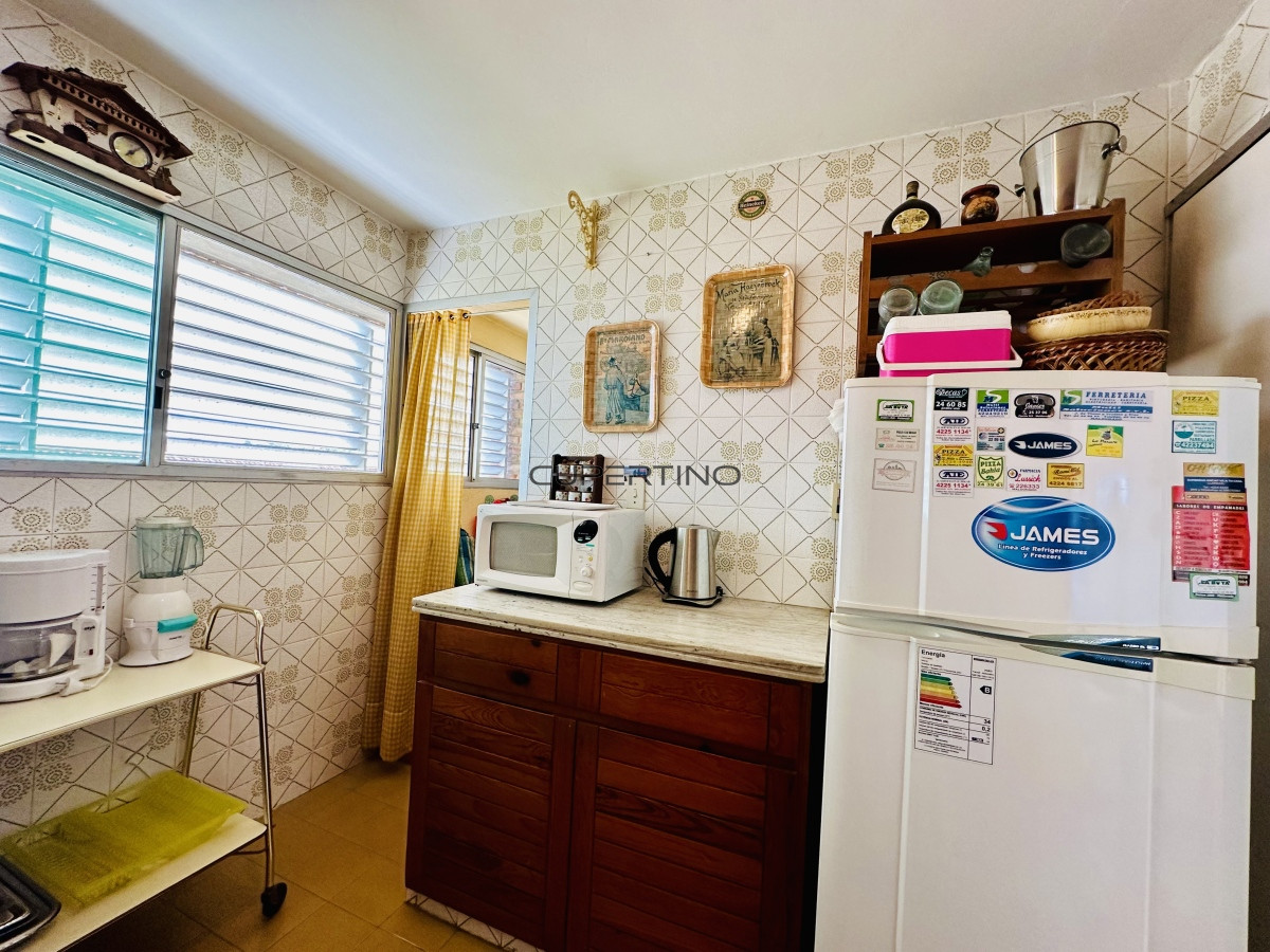 Apartamento ID.181 - Venta de apartamento sobre primera fila de Mar en Playa Mansa. tres dormitorios