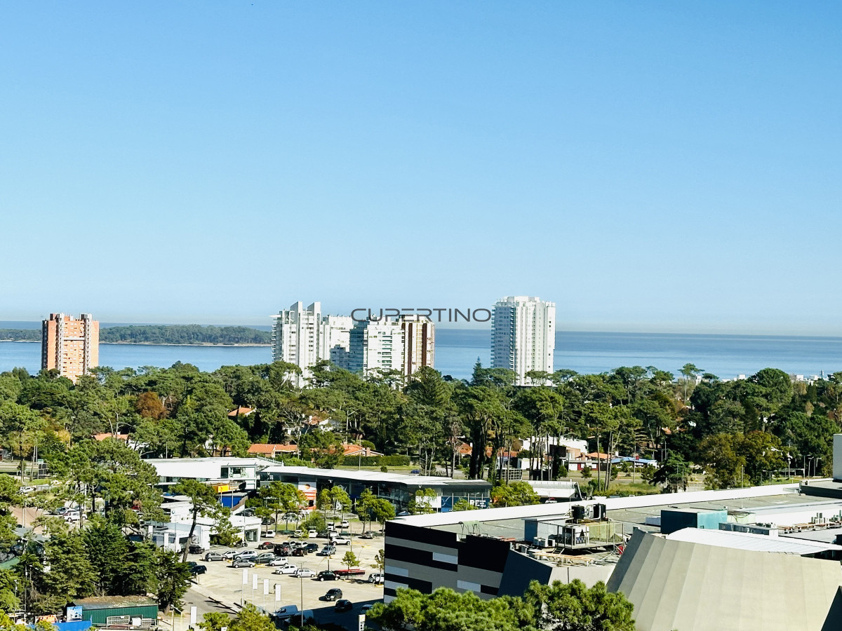 Apartamento ID.2524 - Venta de magnífico apartamento de 3 dormitorios más dependencia en Roosevelt, Punta del Este