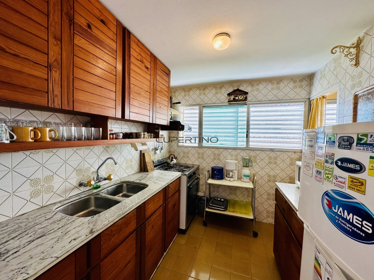 Apartamento ID.181 - Venta de apartamento sobre primera fila de Mar en Playa Mansa. tres dormitorios