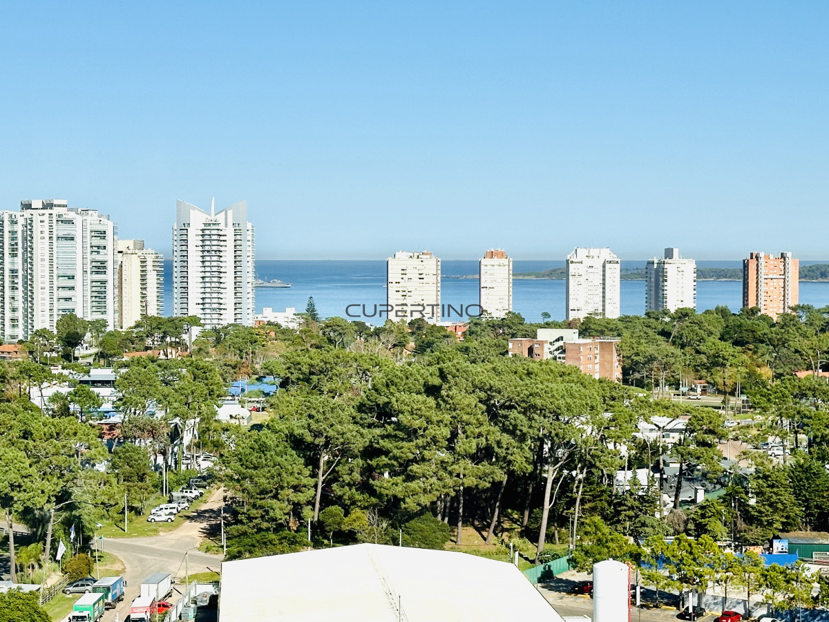 Apartamento ID.2524 - Venta de magnífico apartamento de 3 dormitorios más dependencia en Roosevelt, Punta del Este