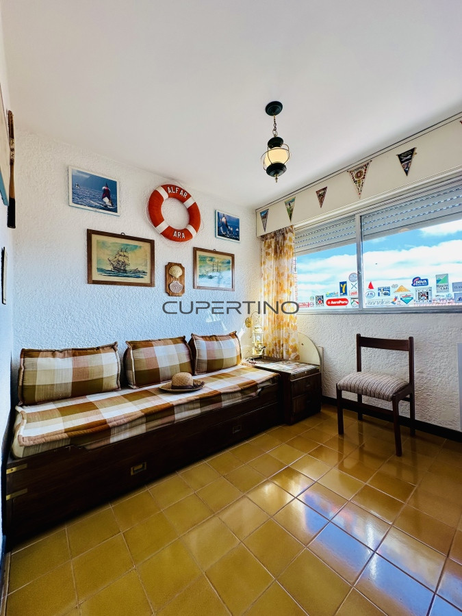 Apartamento ID.181 - Venta de apartamento sobre primera fila de Mar en Playa Mansa. tres dormitorios