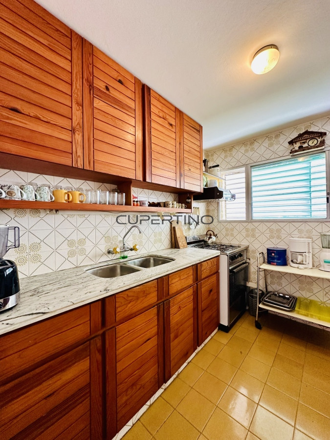 Apartamento ID.181 - Venta de apartamento sobre primera fila de Mar en Playa Mansa. tres dormitorios