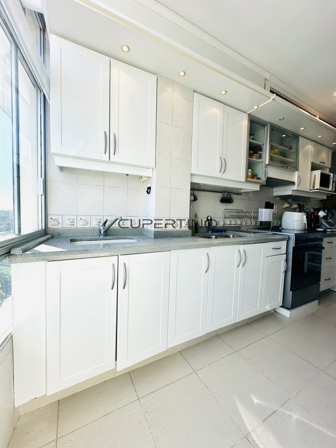 Apartamento ID.2524 - Venta de magnífico apartamento de 3 dormitorios más dependencia en Roosevelt, Punta del Este